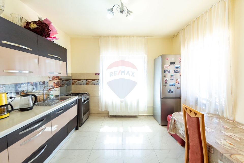 Casă individuala cu priveliste, 5 dormitoare, teren generos Baciu