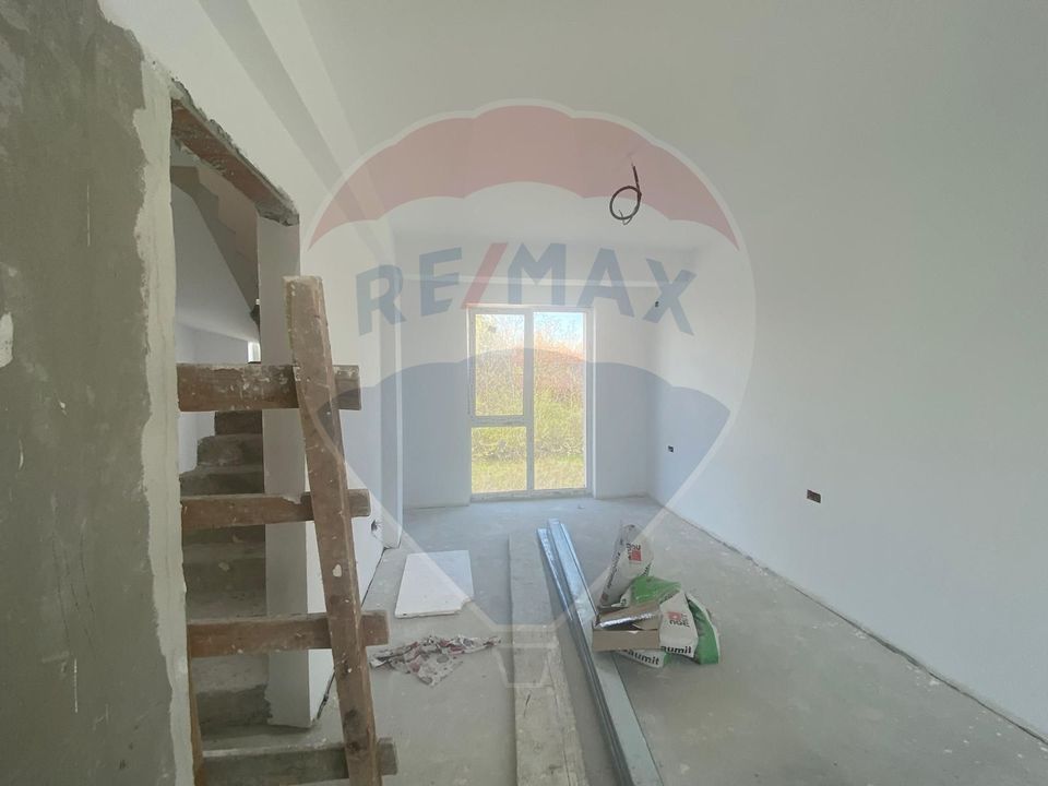 DE VANZARE Vilă cu 4 camere Otopeni