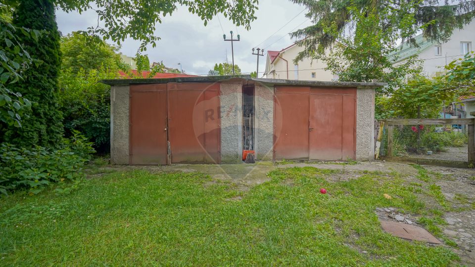 8 room House / Villa for sale, Brasovul Vechi area