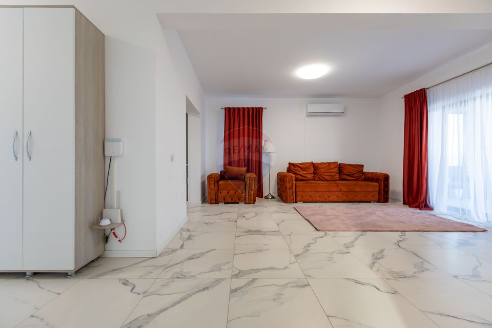 Casă de vânzare - 110 mp,  Serbanesti