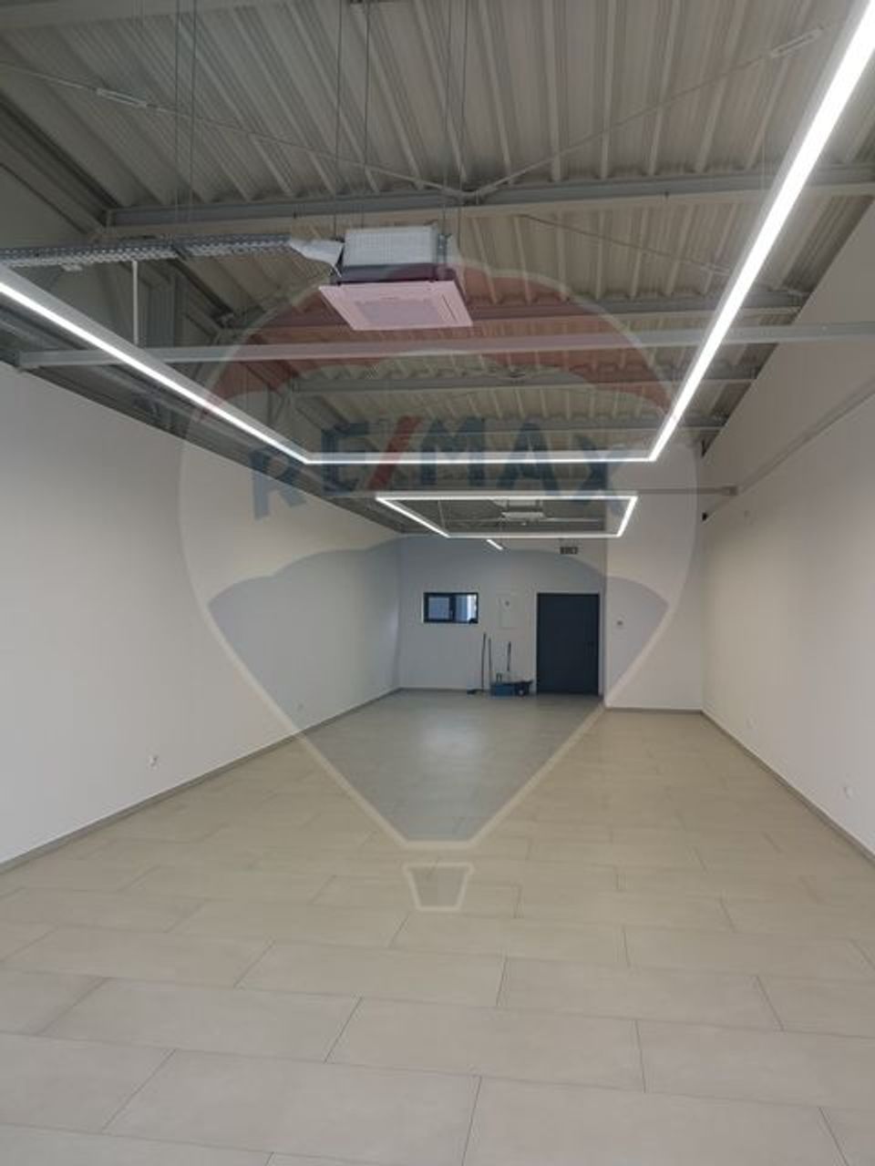 122sq.m Commercial Space for rent