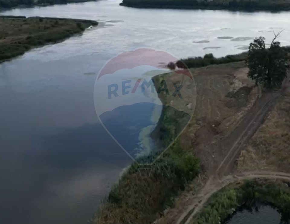 Teren Intravilan de Vânzare – 5.000 mp cu Deschidere la Lac.