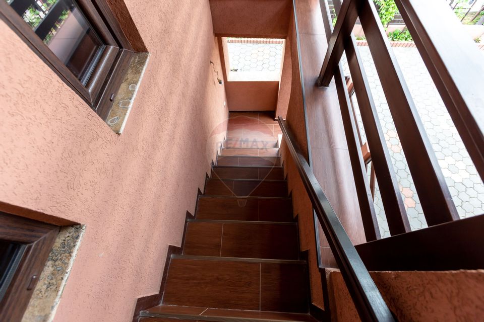 10 room House / Villa for sale, Serbanesti area
