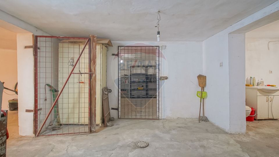 Vilă cu Teren Generos - Tractorul, Potrivită pentru Locuit sau Afacere