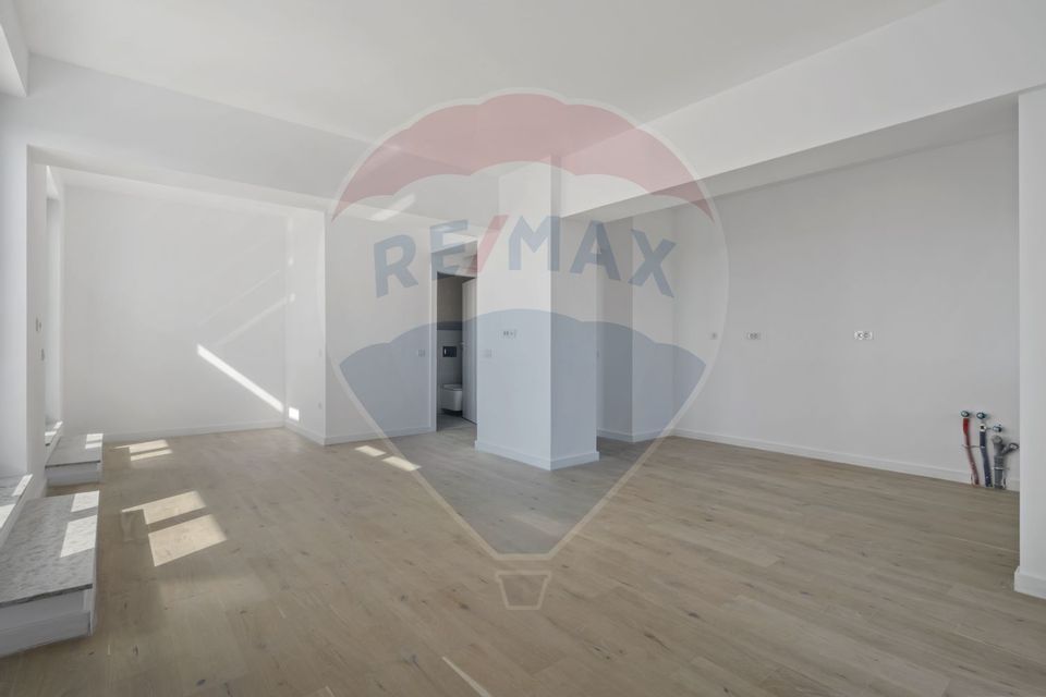 Large 2-room apartment for sale in Pipera area