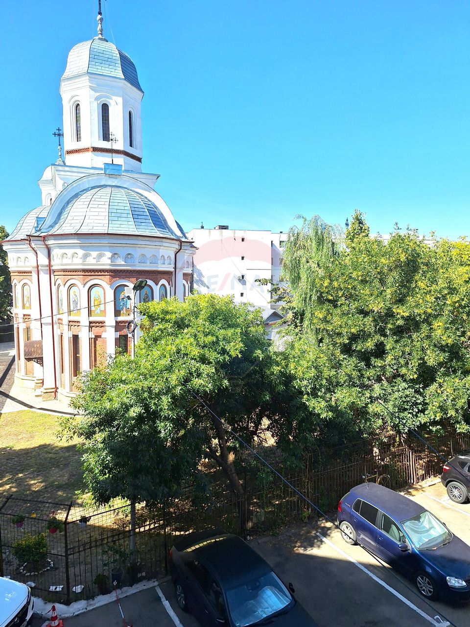 Apartament cu 3 camere de vânzare în zona Pod