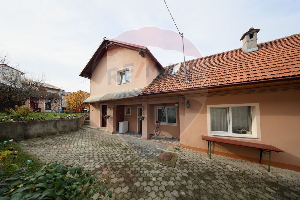 Casă cu 5 camere si curte, de vânzare, zona Centrul Istoric!