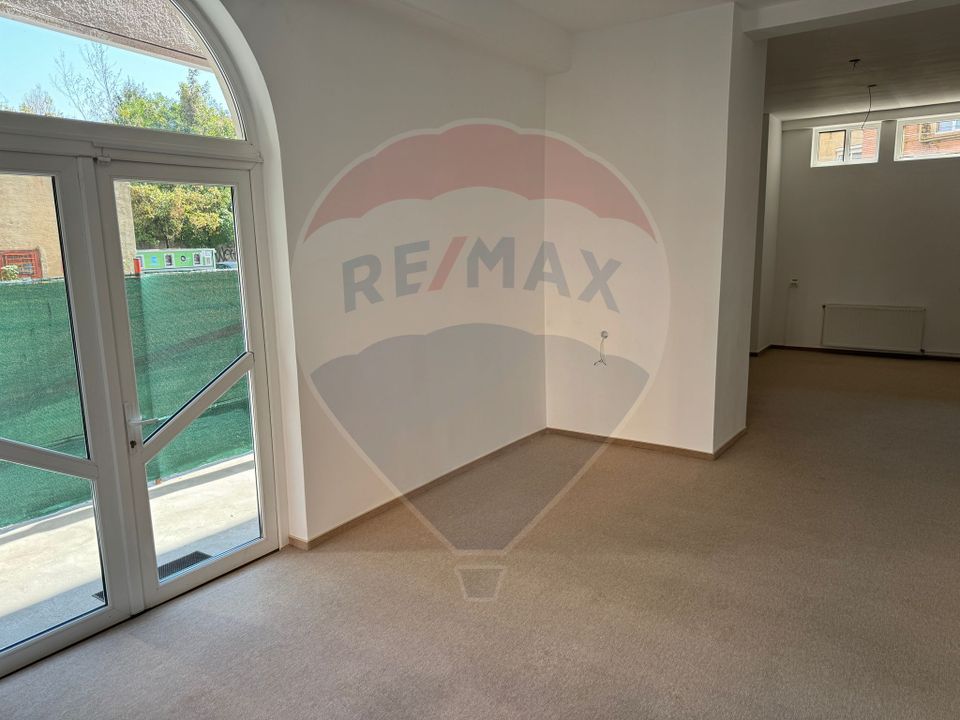 155sq.m Commercial Space for rent, Centrul Civic area