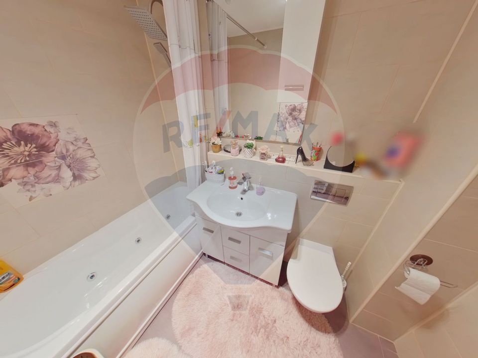 Apartament cu 3 camere de vânzare în zona Est