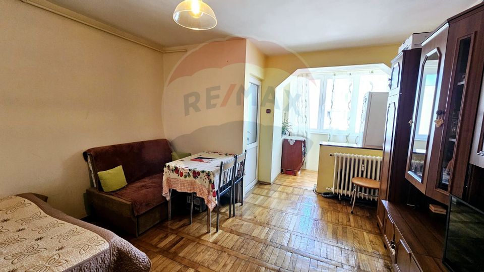 GARSONIERA  decomandata, cu priveliste  - DE VANZARE- BV/  str Traian!