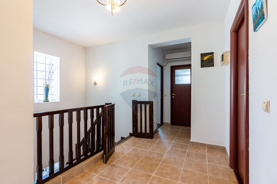 Villa for sale at the entrance to Mogosoaia, between two forests, lake