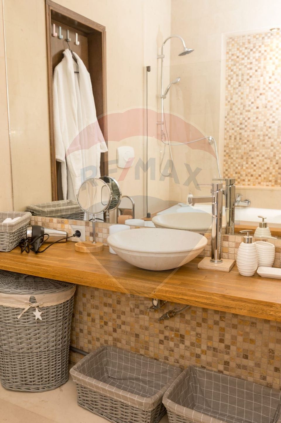 Apartament de lux cu 3 camere pentru închiriere in zona Ultracentrala