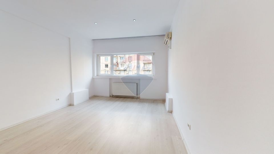 Inchiriez Apartament 4 camere in Piata Romana