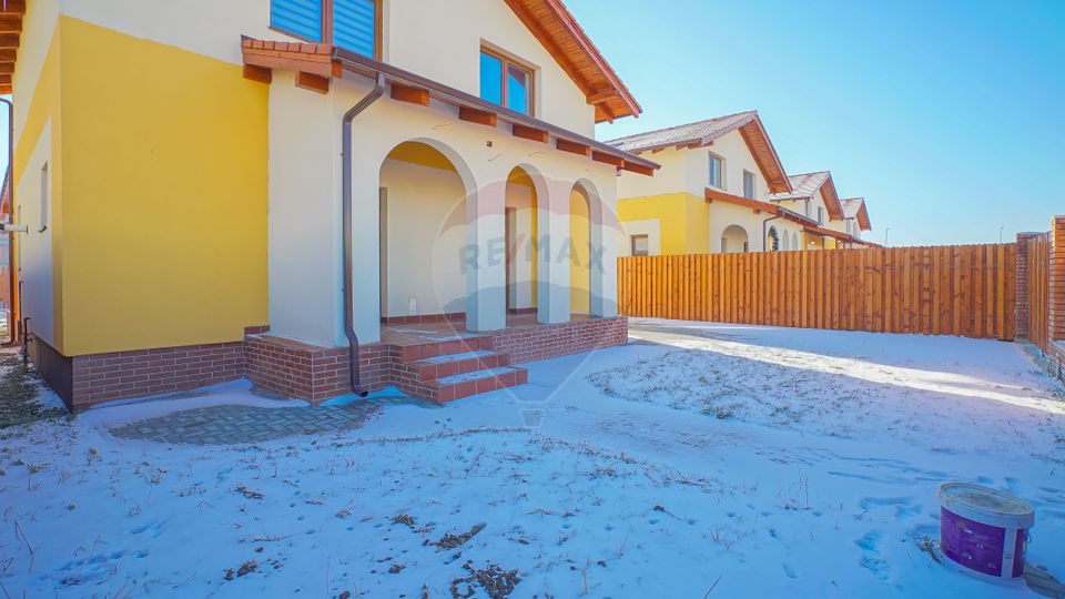 REZERVATA! Vilă nouă, cu 4 camere si teren de 500mp, în Cristian