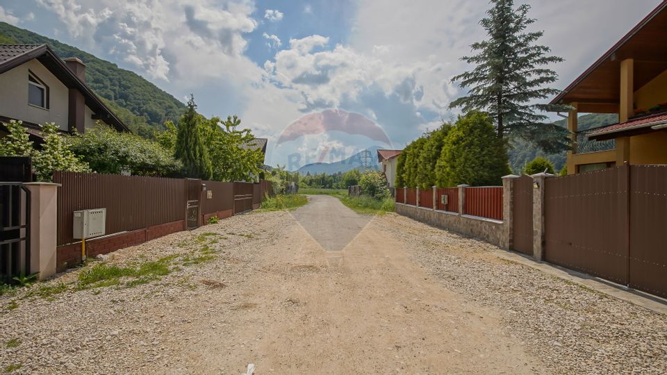 Proprietate cu stil la poalele muntelui - liniște și intimitate!