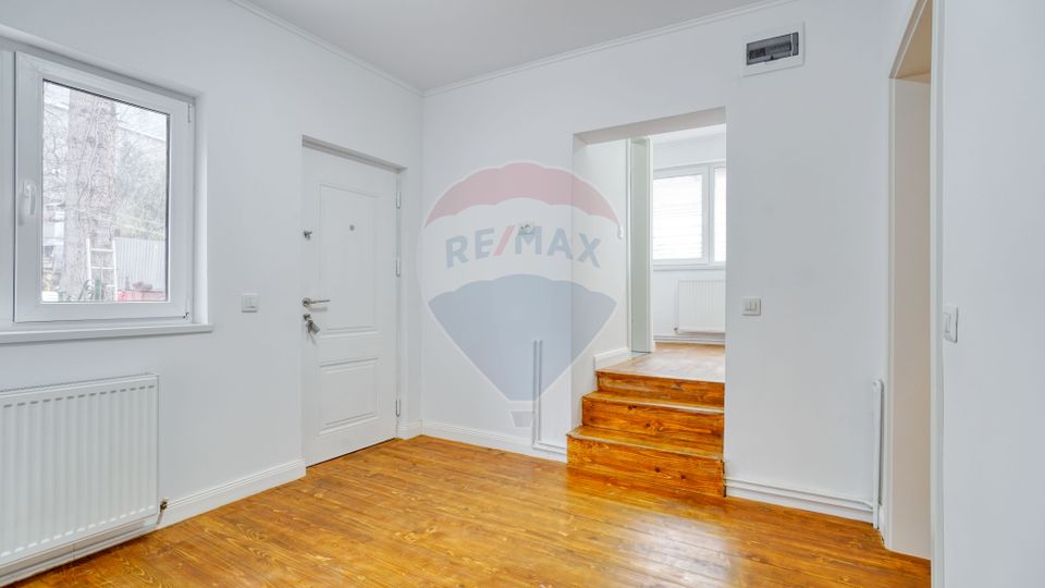 REZERVAT! Apartament generos, 6 camere, 3 băi, str Castelului