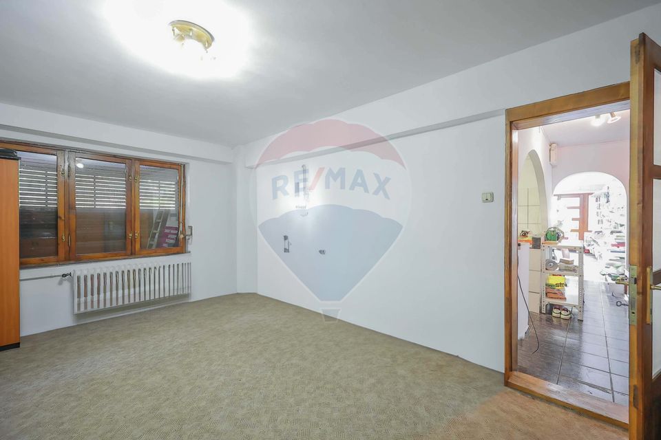 Apartament cu spațiu comercial, diverse destinații, vânzare, Rogerius