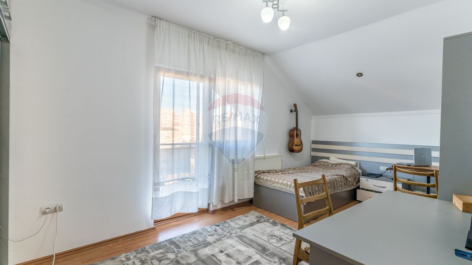 Casă cu 7 camere de vânzare în Dej