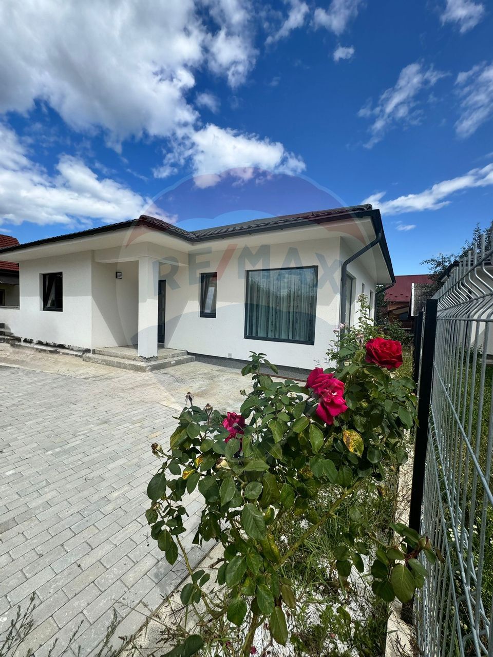 Casă / Vilă cu 4 camere de vânzare în zona Nord-Est