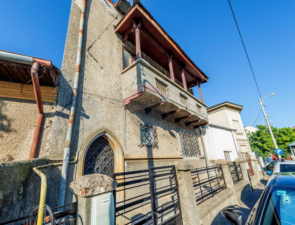 Interwar villa with access from 2 streets, Eminescu area