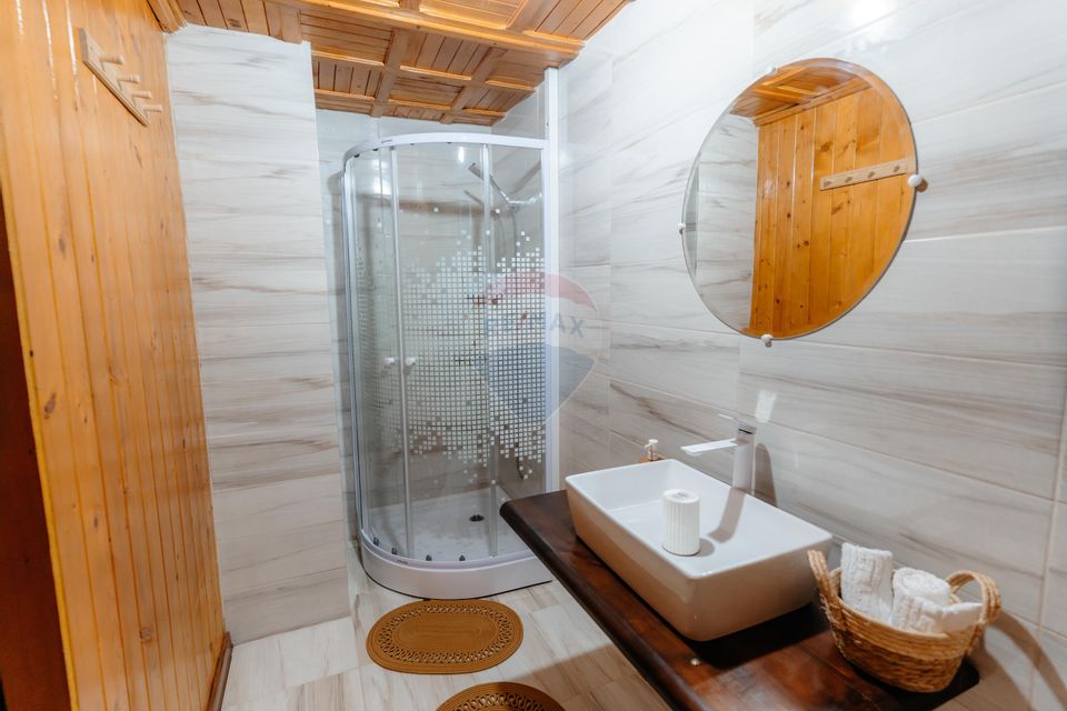 Vânzare pensiune renovată 2025 – 6 camere, Corbșori (Poenari)