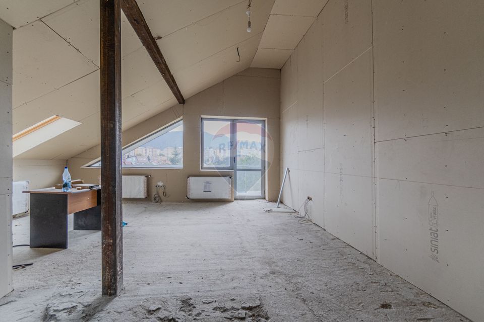 Cladire de 902 mp utili de vânzare, zona Grivitei - DN 13, COMISION 0