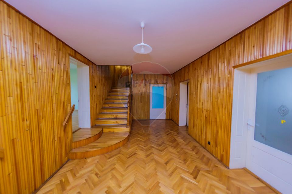 Casă de închiriat lângă parc – potrivită pentru centru / birouri