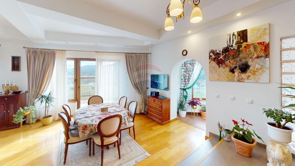 5 room House / Villa for sale