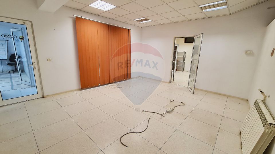 400sq.m Commercial Space for rent, Bd. Cosbuc area