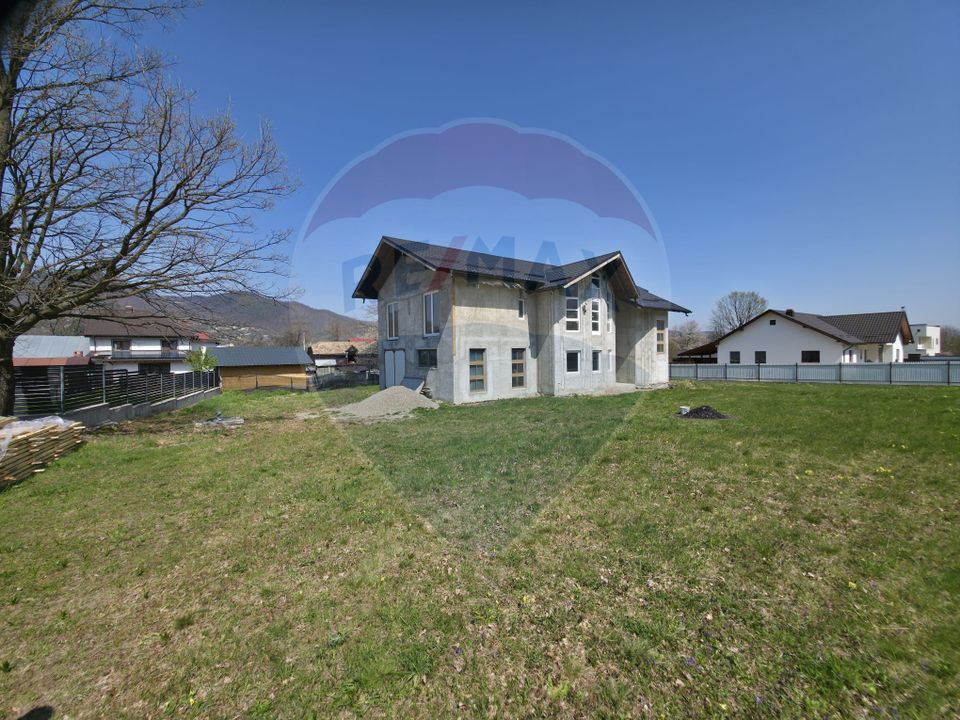 Teren intravilan + casă la roșu de vânzare – Vădurele, jud. Neamț