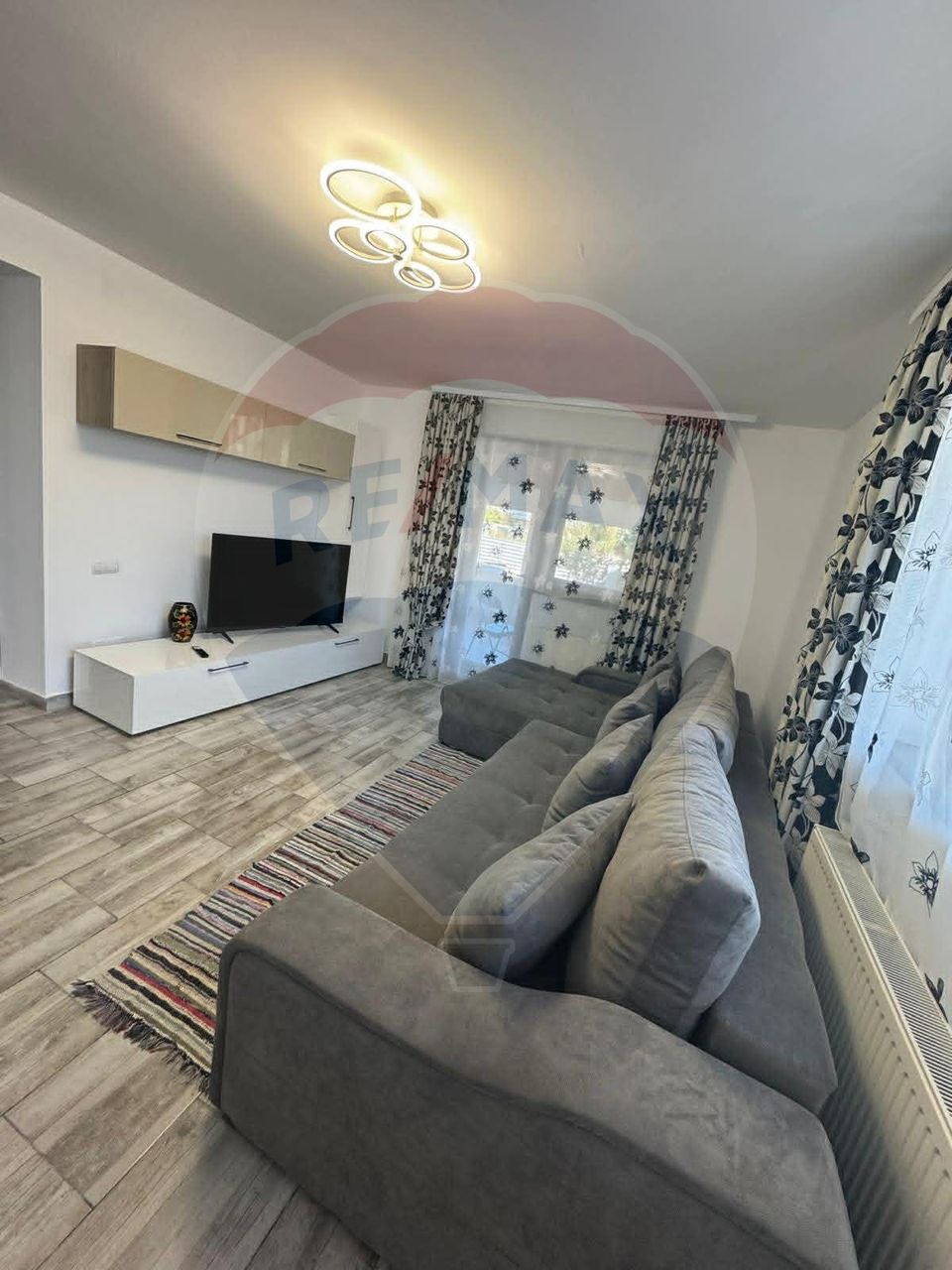 Spacious house / Villa with large yard for rent in Domnești