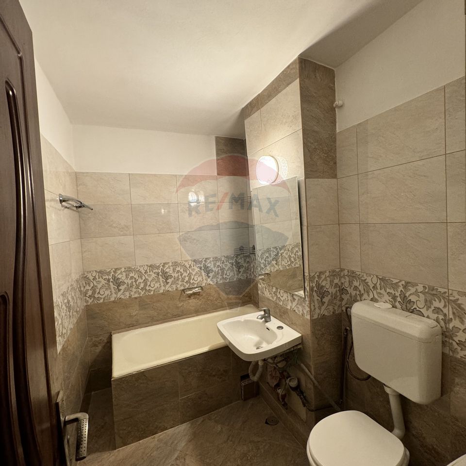 Apartament cu 2 camere si loc de parcare, zona 700 Micalaca