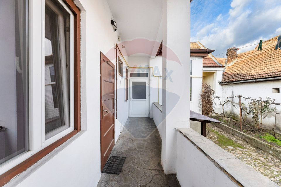 3 room House / Villa for sale, Boul Rosu area