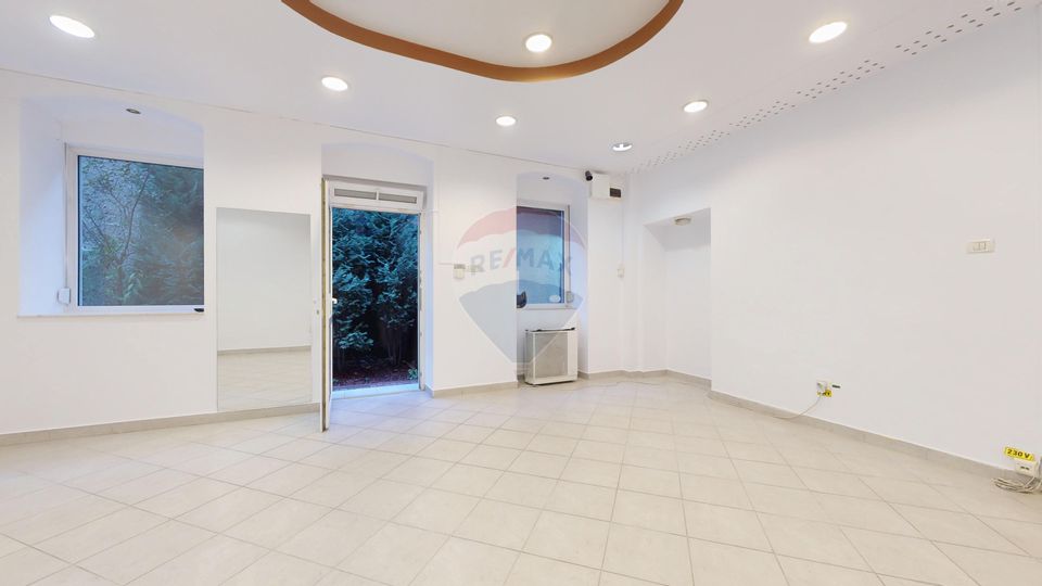 43sq.m Commercial Space for rent, Centrul Istoric area