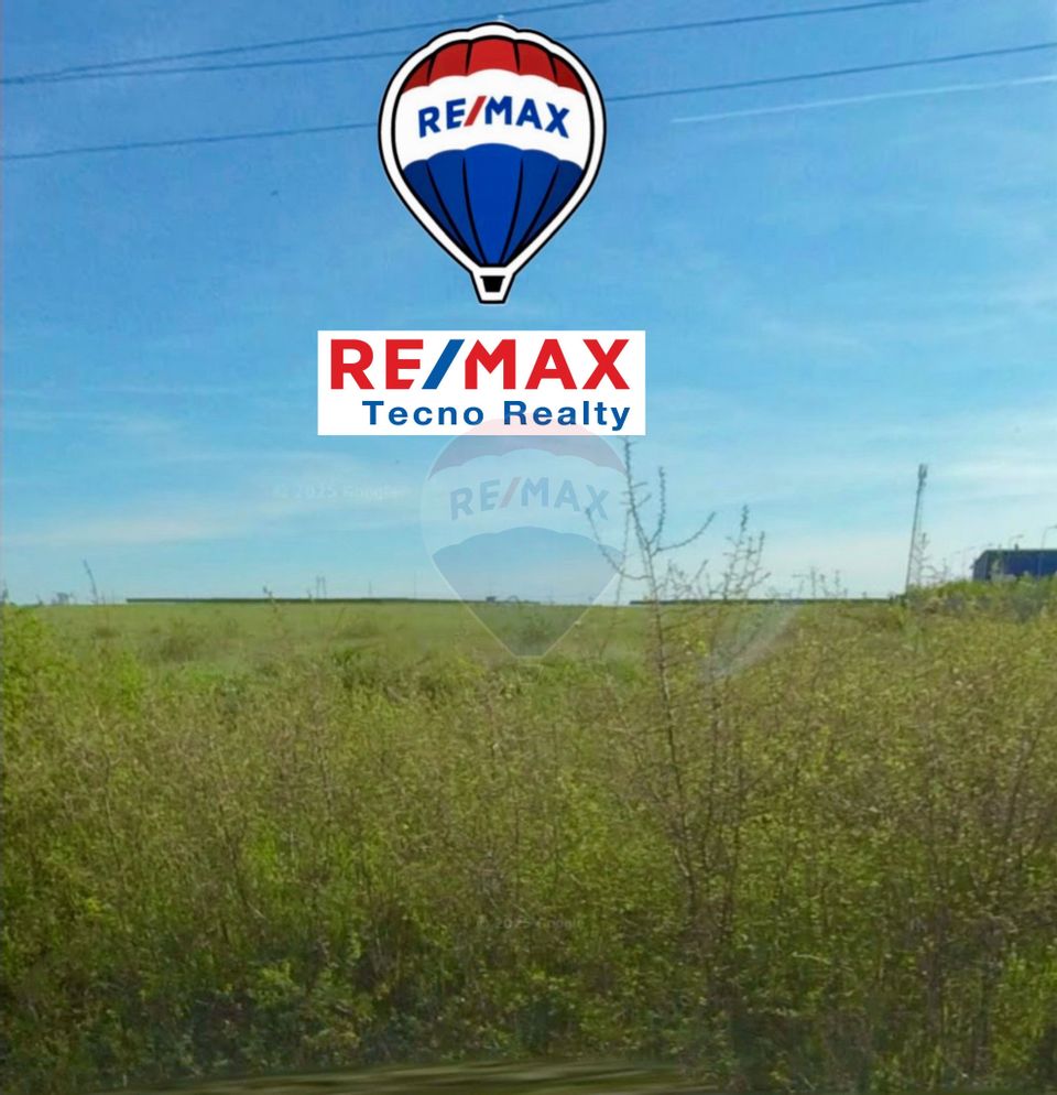 Teren 5,9 ha intravilan front stradal 150 m la 8km de Arad