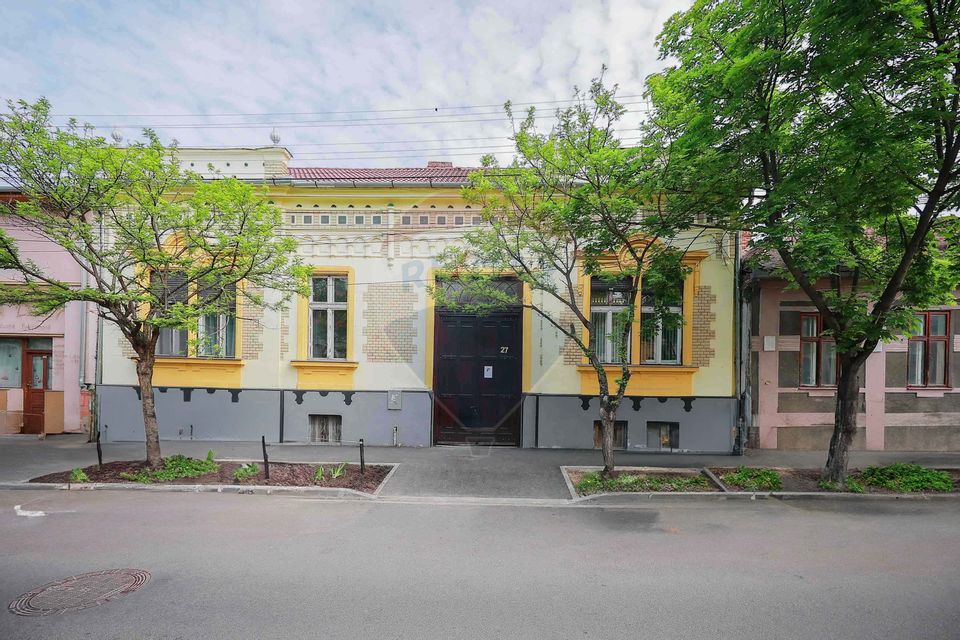 Casă de Vânzare cu 4 camere, Ultracentral - Cuza Vodă