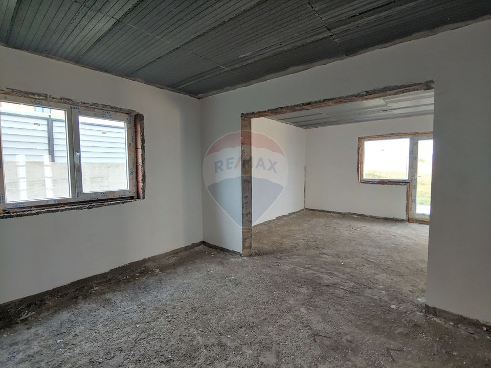 Casă / Vilă individuală cu 560 mp teren, de vânzare în Scheia, Suceava