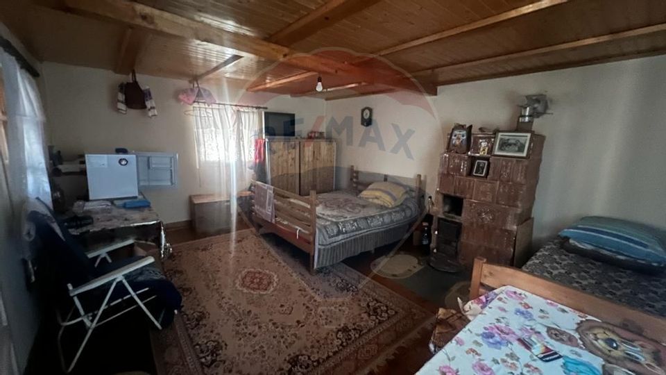 Vanzare Casa de vacanta cu teren 7286 mp Sisesti-Dumbravita, Maramures