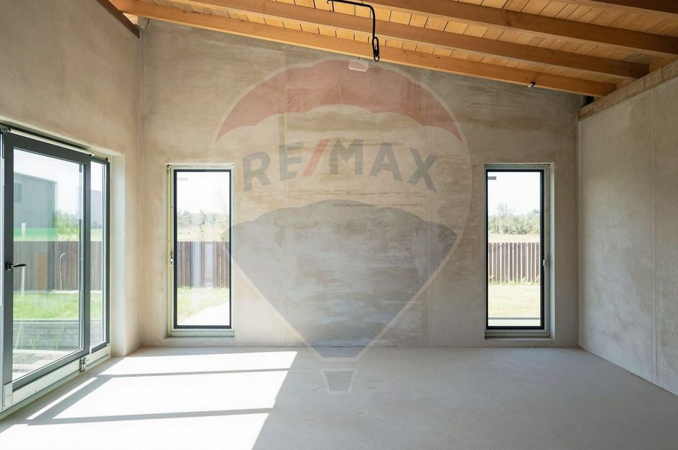 Casă cu 4 camere de vânzare, 130mp utili, teren 600mp in Harman