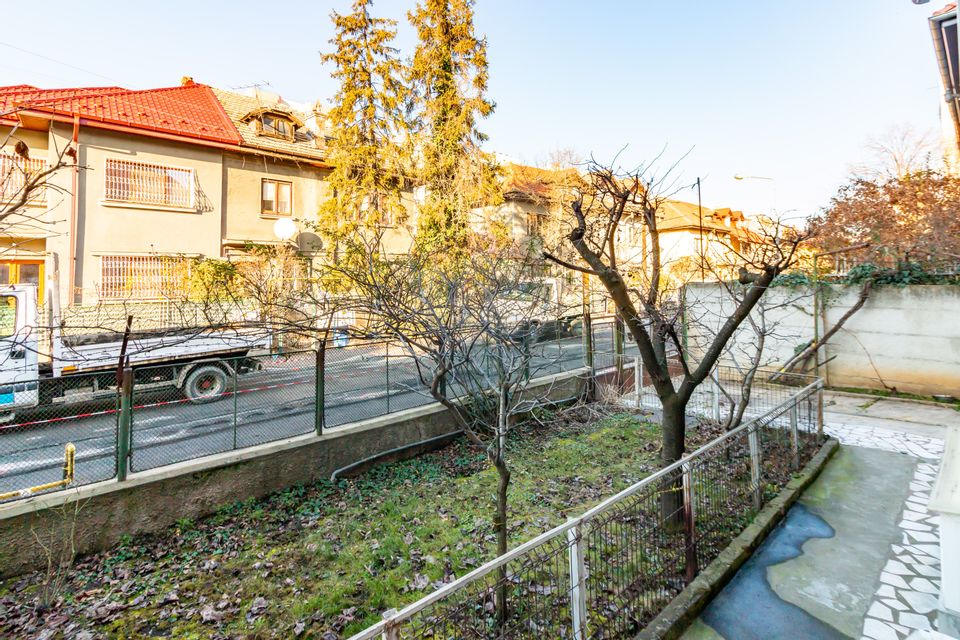 PARCUL CIRCULUI Vila 6 camere cu curte Pret avantajos