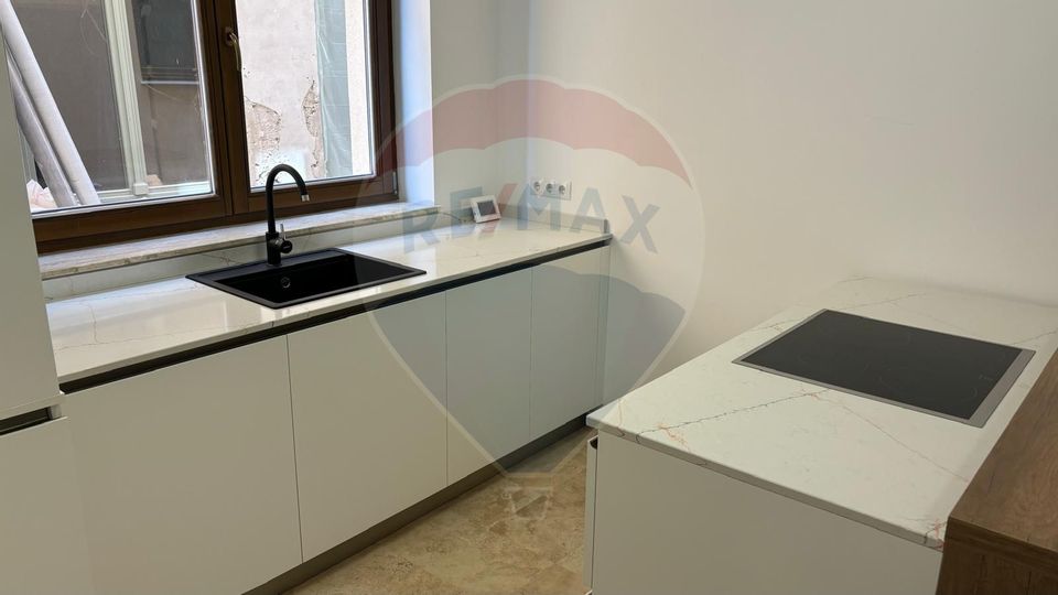 Apartament la casa cu 2 camere de închiriat în zona Central