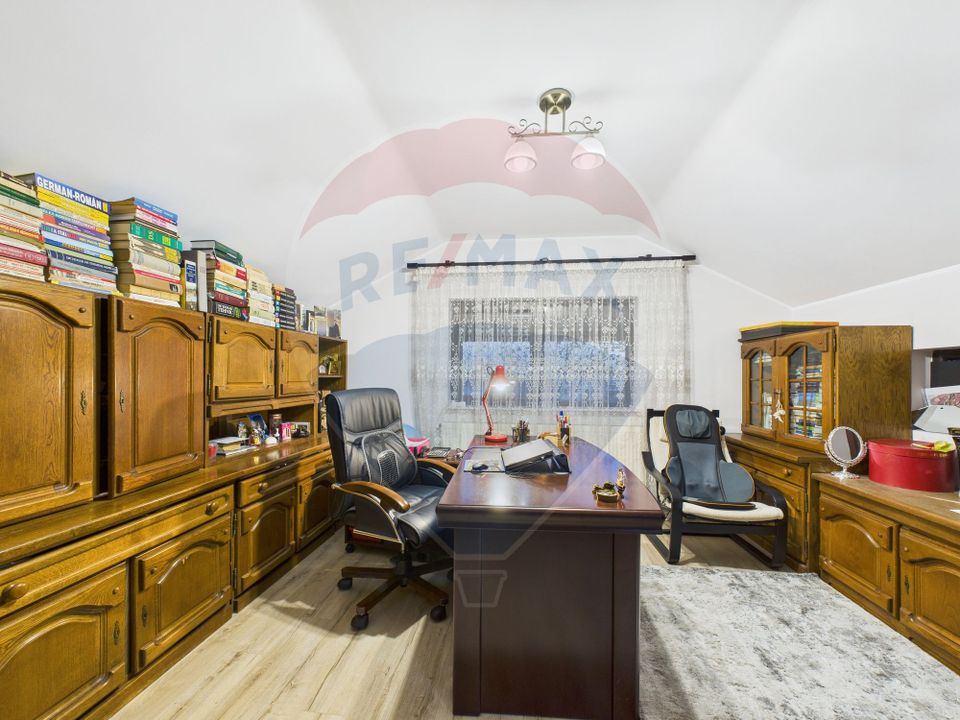 Casă / Vilă cu 5 camere de vânzare în zona Central