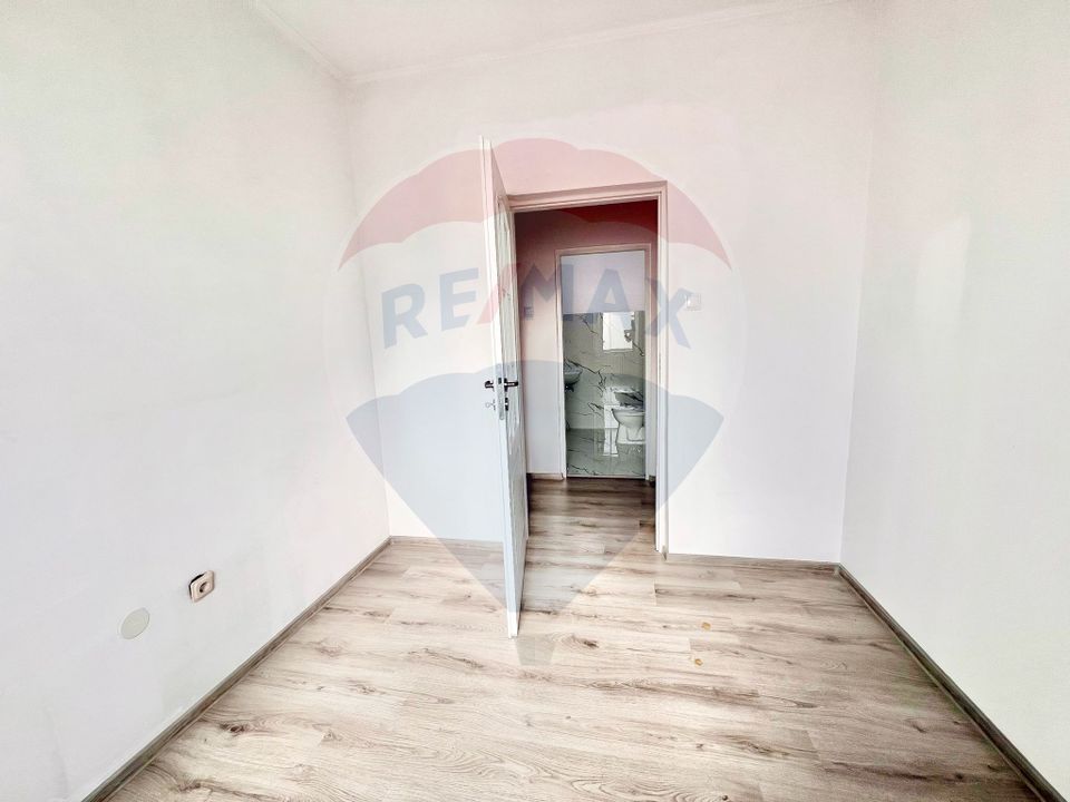 175sq.m Commercial Space for rent, Decebal area