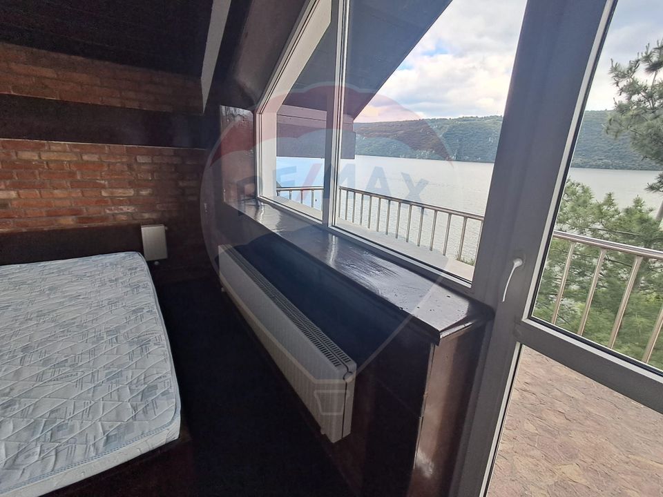 16 room Hotel / Pension for sale