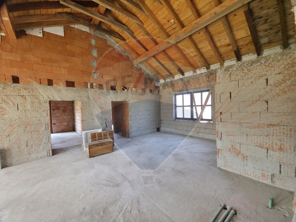 Teren intravilan + casă la roșu de vânzare – Vădurele, jud. Neamț