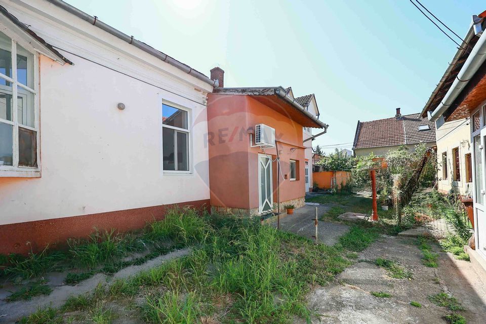 Apartament 1 Cameră, Semicentral, Spațios, Menumorut, La Curte Vânzare