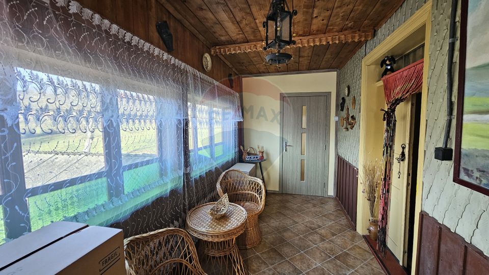 Casă / Vilă cu 3 camere de vânzare-Cacica-Suceava