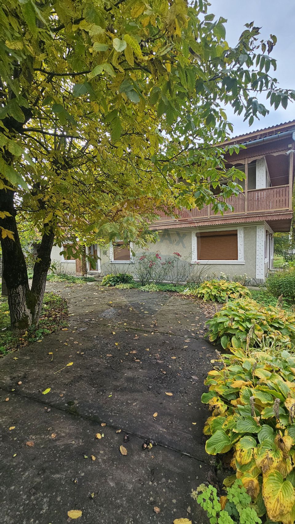 Casă solidă din cărămidă, mobilată, garaj, teren generos – Tarcău