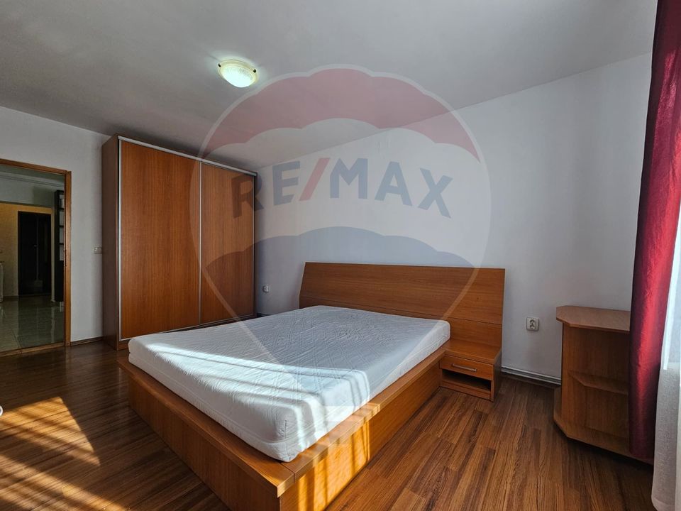 Inchiriez apartament spatios cu 4 camere, 2 bai, parcare in Gheorgheni