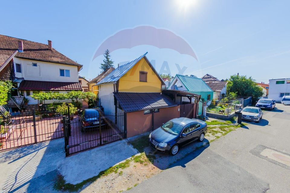 Casă cu curte acoperita de inchiriat, centrul vechi (BM)